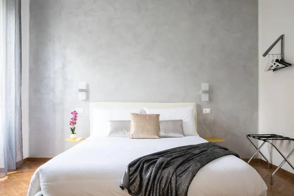 Silver Luxury Jacuzzi Suite Trastevere - Top Collection Rome Italy